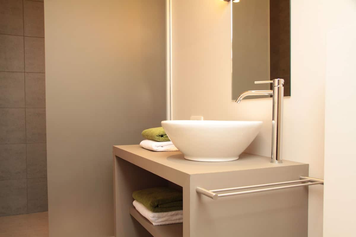 Triple Room | Bathroom shower