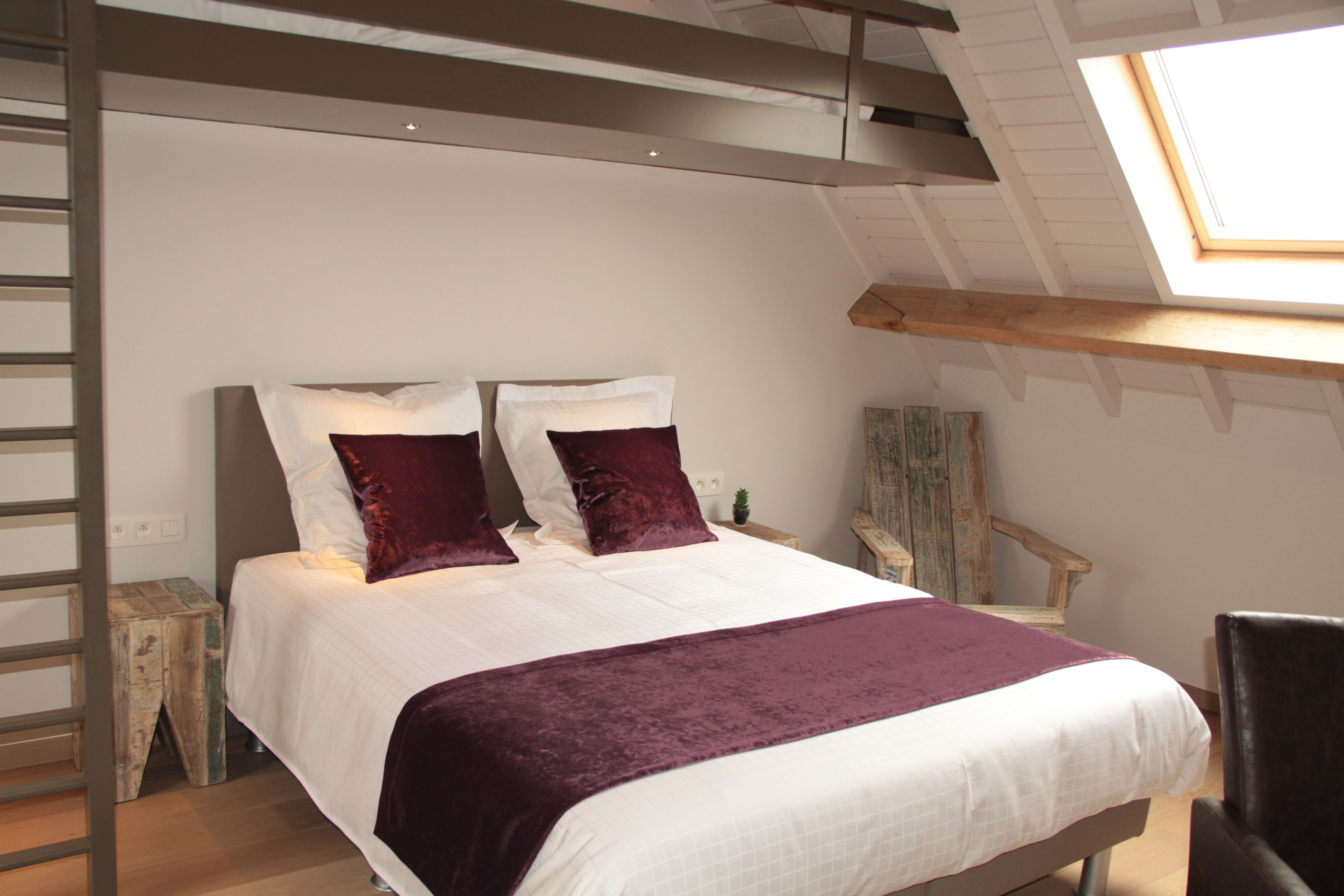 Luxe beddengoed, Select Comfort-bedden, een minibar, een bureau