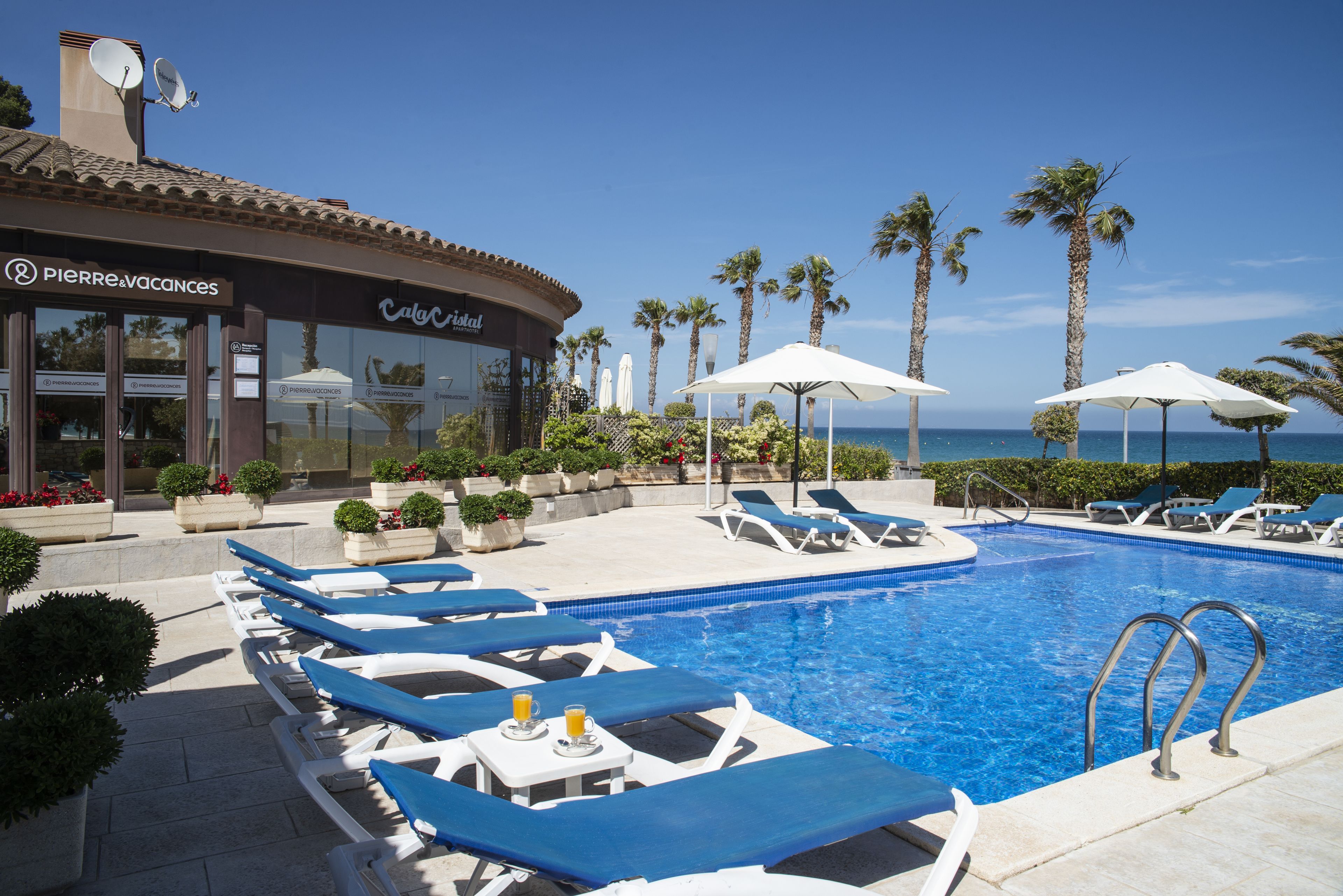 Outdoor pool, pool umbrellas