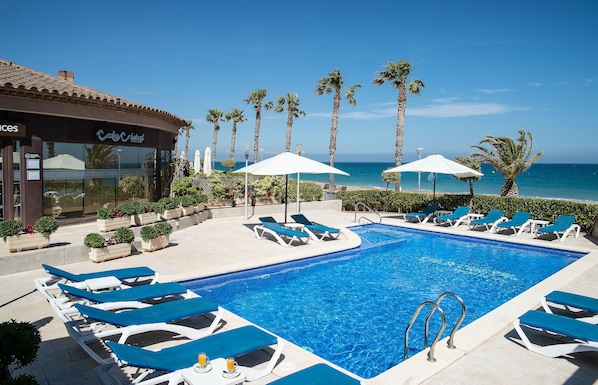 Außenpool, Sonnenschirme