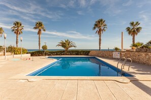 Außenpool, Sonnenschirme