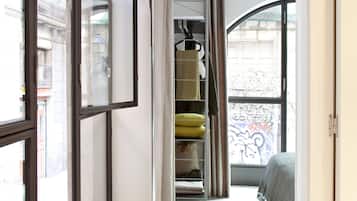Apartemen Standar, 1 kamar tidur | Setrika/meja setrika dan tempat tidur bayi (biaya tambahan)