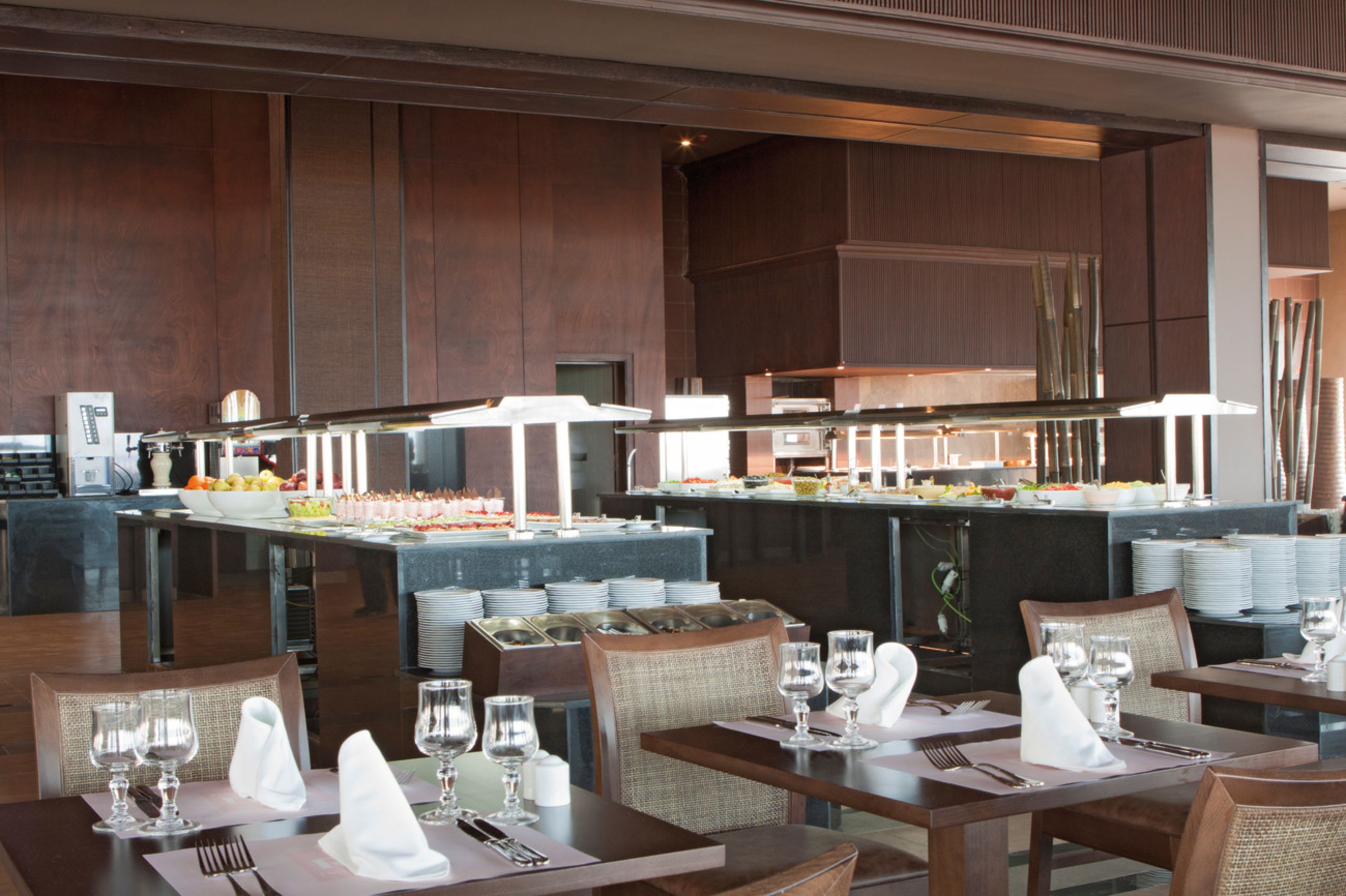 4 restaurants, breakfast, lunch, dinner served; fusion cuisine