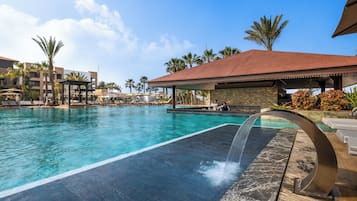 5 barer/lounger og bassengbar