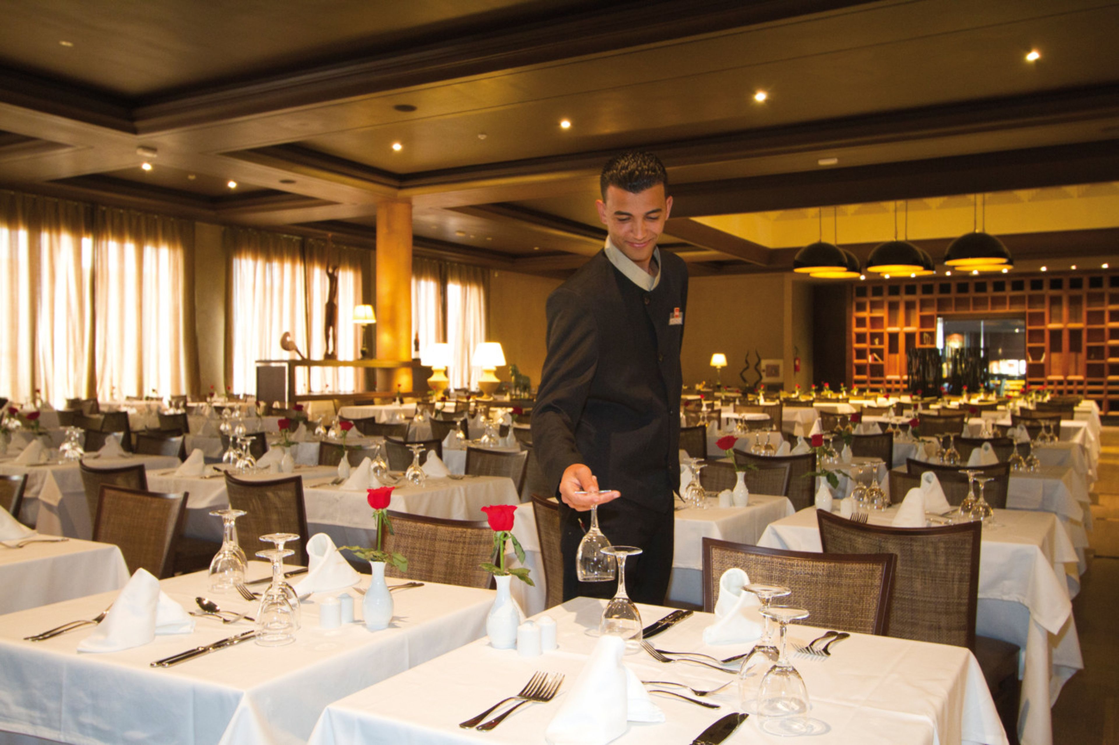 4 restaurants, breakfast, lunch, dinner served; fusion cuisine