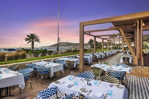 5 restaurants, breakfast, lunch, dinner served; Fusion cuisine