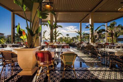 5 restaurants; ze serveren er ontbijt, lunch en diner