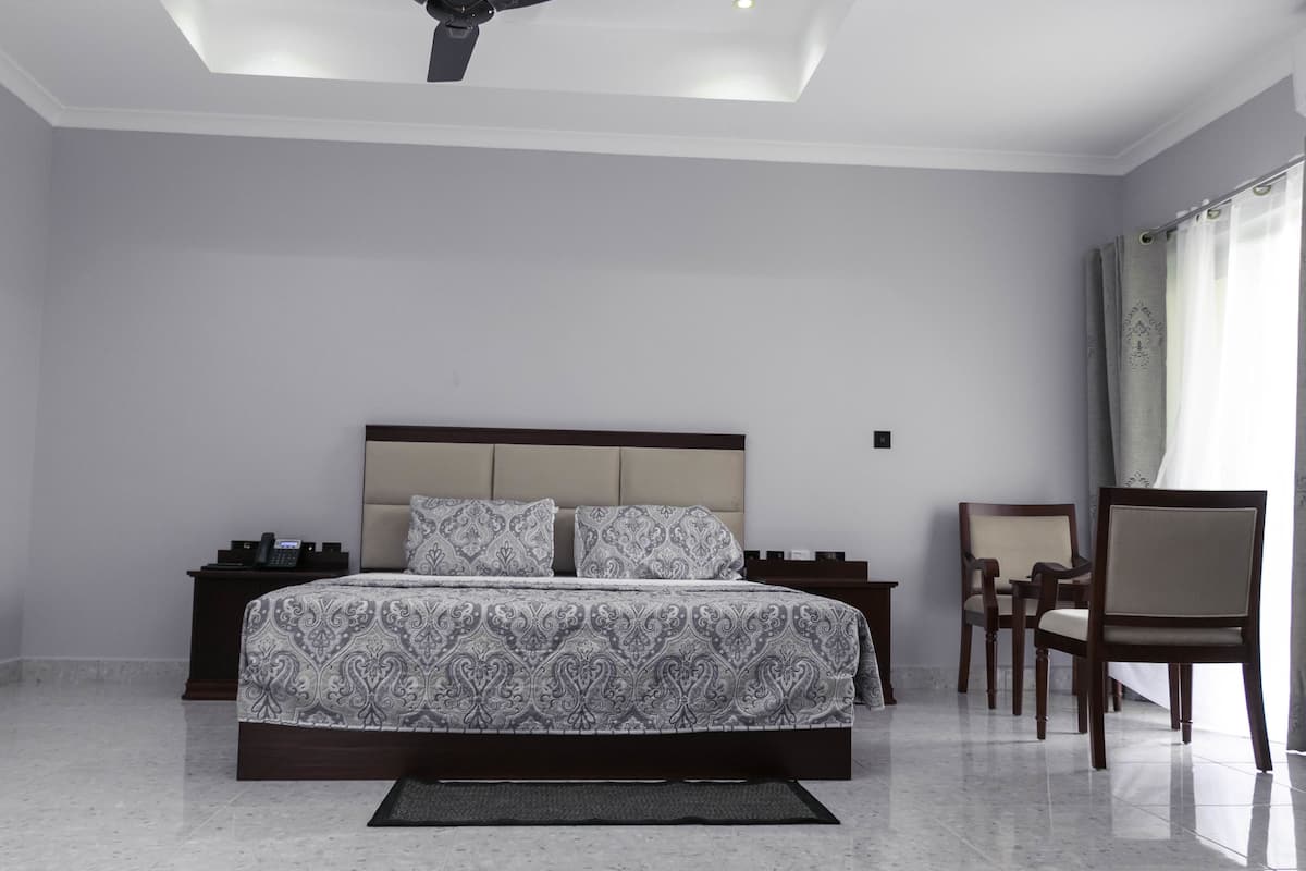 Deluxe Room, 1 Katil Raja (King) | Bar mini, Wi-fi percuma, akses kerusi roda