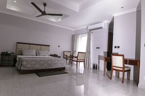 Deluxe Room | Minibar, free WiFi, wheelchair access - Monarch Hotel (Accra)