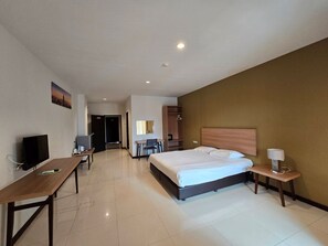 Premium bedding, in-room safe, desk, blackout curtains - Jomtien Plaza Residence (Pattaya)