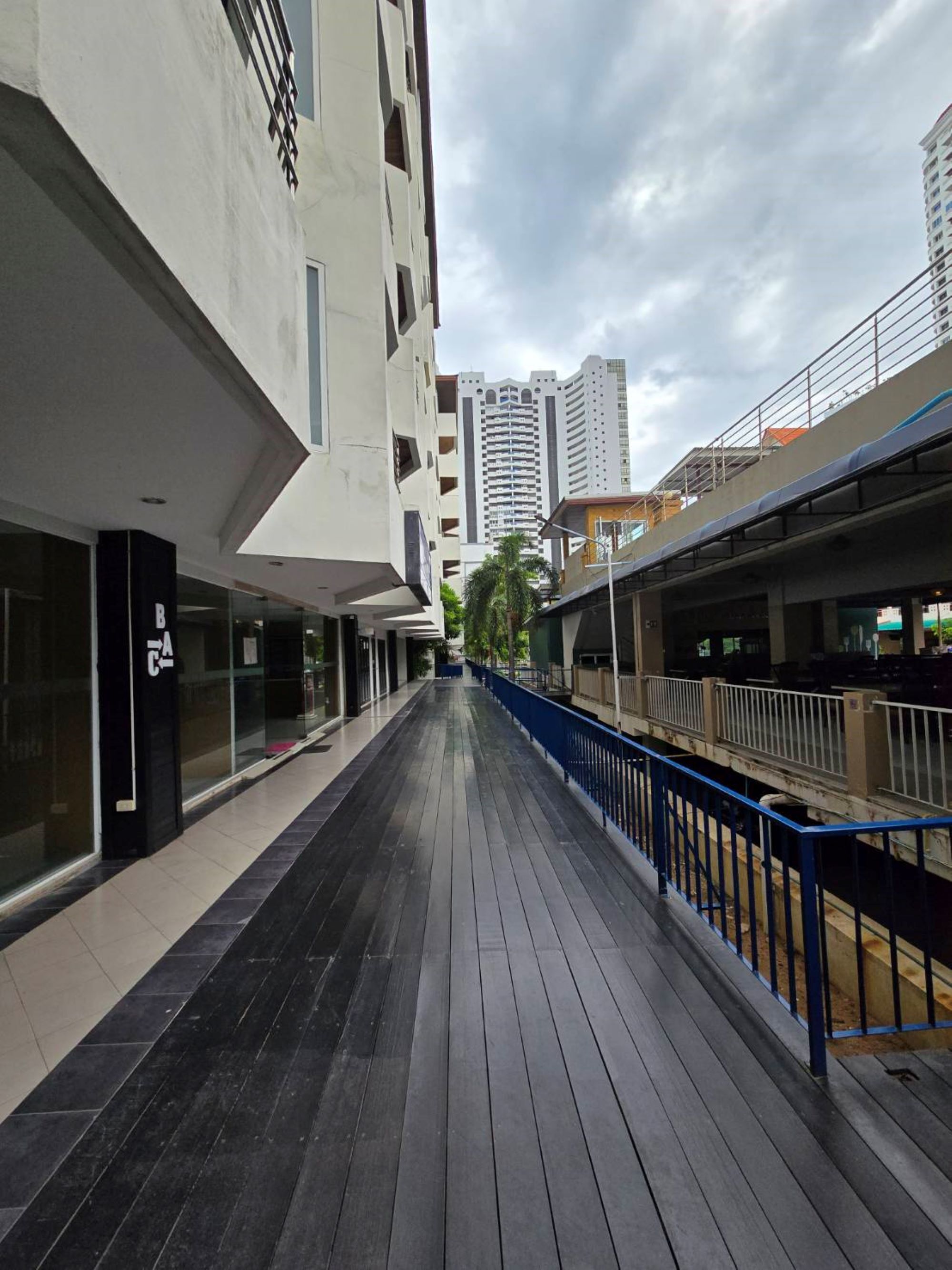 ด้านหน้าที่พัก