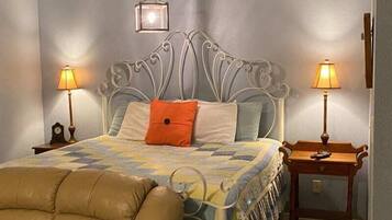 Carriage House 1 (Cottage) | Blackout curtains, iron/ironing board, free WiFi