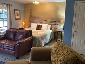 Carriage House 2 (Cottage) | Blackout curtains, iron/ironing board, free WiFi - The Crossroads Inn (Johnson City)