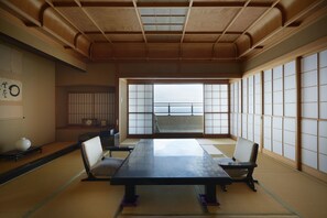 트래디셔널룸, 베이 전망 | 객실 내 금고, 책상, 암막 커튼, 다리미/다리미판