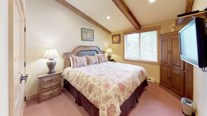 Platinum Room, 2 Bedrooms | 2 多间卧室、免费婴儿床、免  费 WiFi、床单