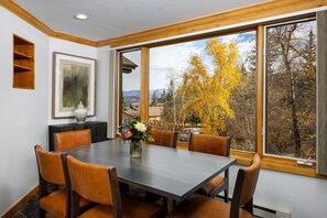 Room | In-room dining