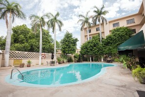 Outdoor pool - Hotel San Alberto (Hermosillo)