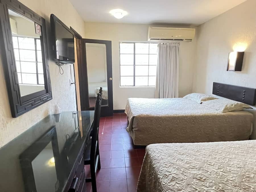 Habitación cuádruple familiar, vistas a la ciudad | Edredones de plumas y wifi gratis