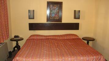 Standard-huone | Untuvapeitot, silitysrauta/-lauta, ilmainen Wi-Fi