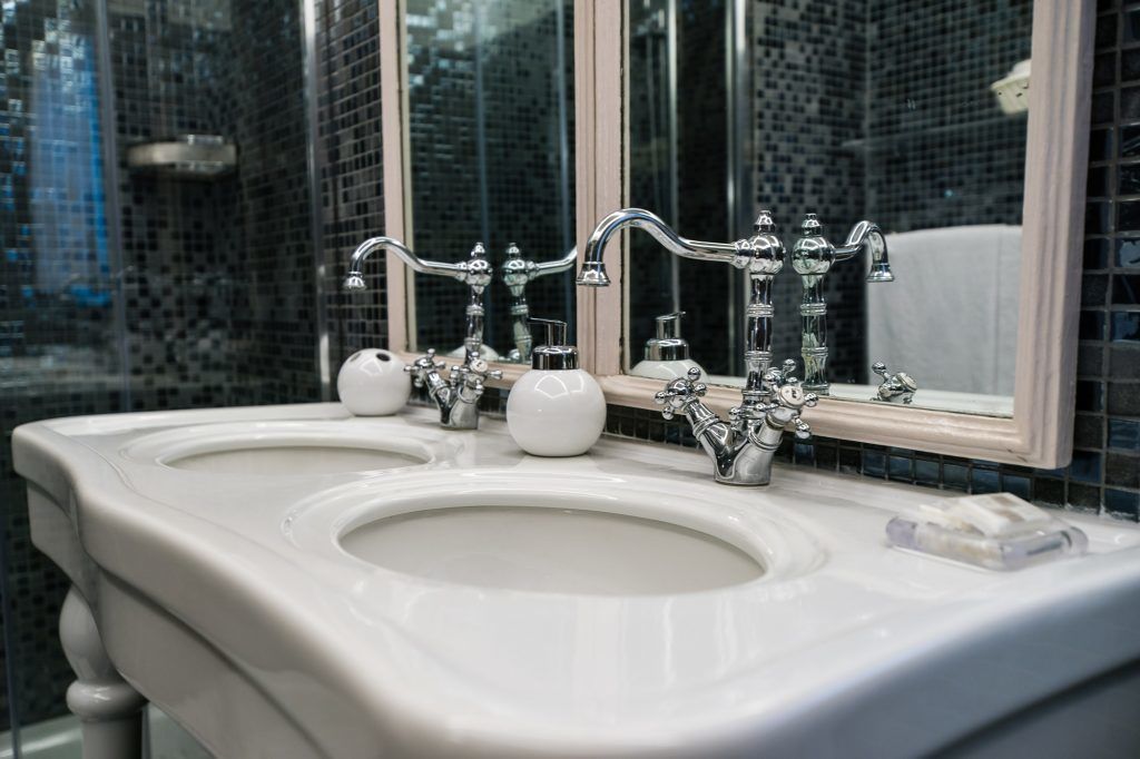 standard quadruple room | bathroom sink