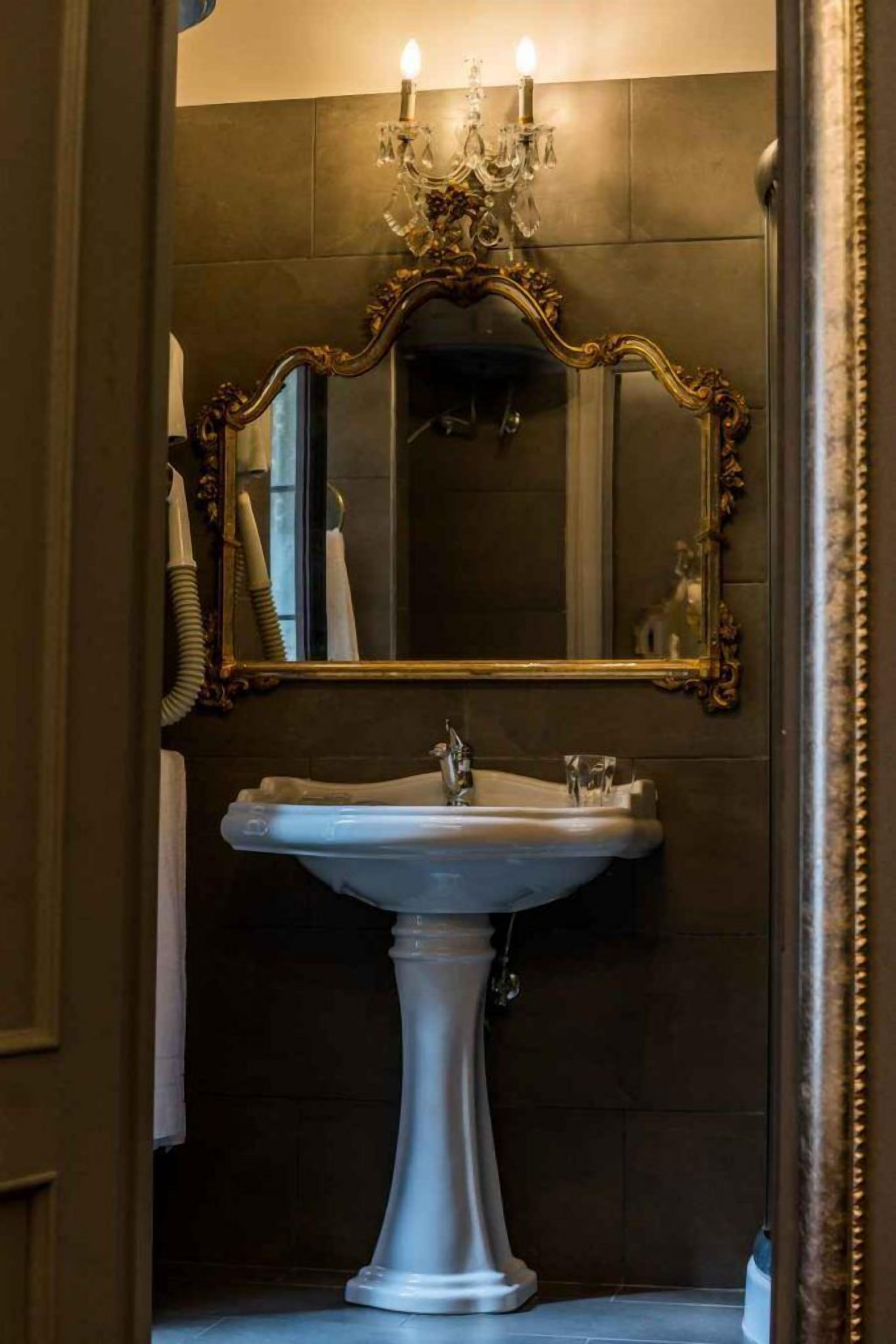 triple room | bathroom sink