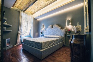 Neljän hengen standard-huone | Italialaiset Frette-lakanat, ylelliset vuodevaatteet, untuvapeitot