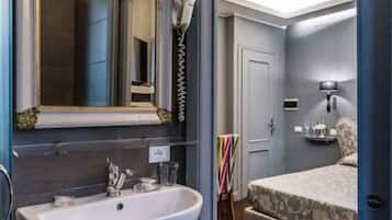Classic-Doppelzimmer | Waschbecken im Bad