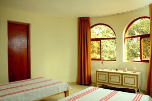 Double Room | In-room safe, iron/ironing board, rollaway beds, free WiFi