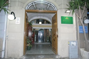 Property entrance - Hotel Florio (Palermo)