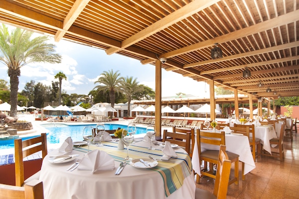 3 restaurantes; se sirve desayuno, almuerzo, cena y brunch