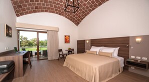 Deluxe Double Room | Minibar, in-room safe, desk, blackout drapes