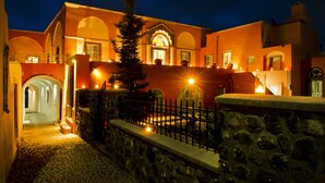 Front of property - evening/night - Markezinis Suites (Santorini)