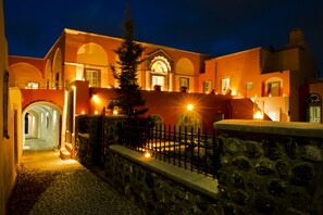 Fachada del alojamiento - Noche