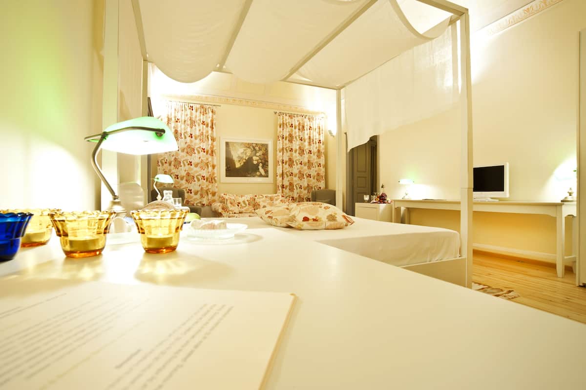 Premium bedding, Select Comfort beds, minibar, in-room safe
