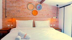 Standaard tweepersoonskamer, 1 queensize bed, privébadkamer | Individueel gedecoreerd, gratis wifi, beddengoed