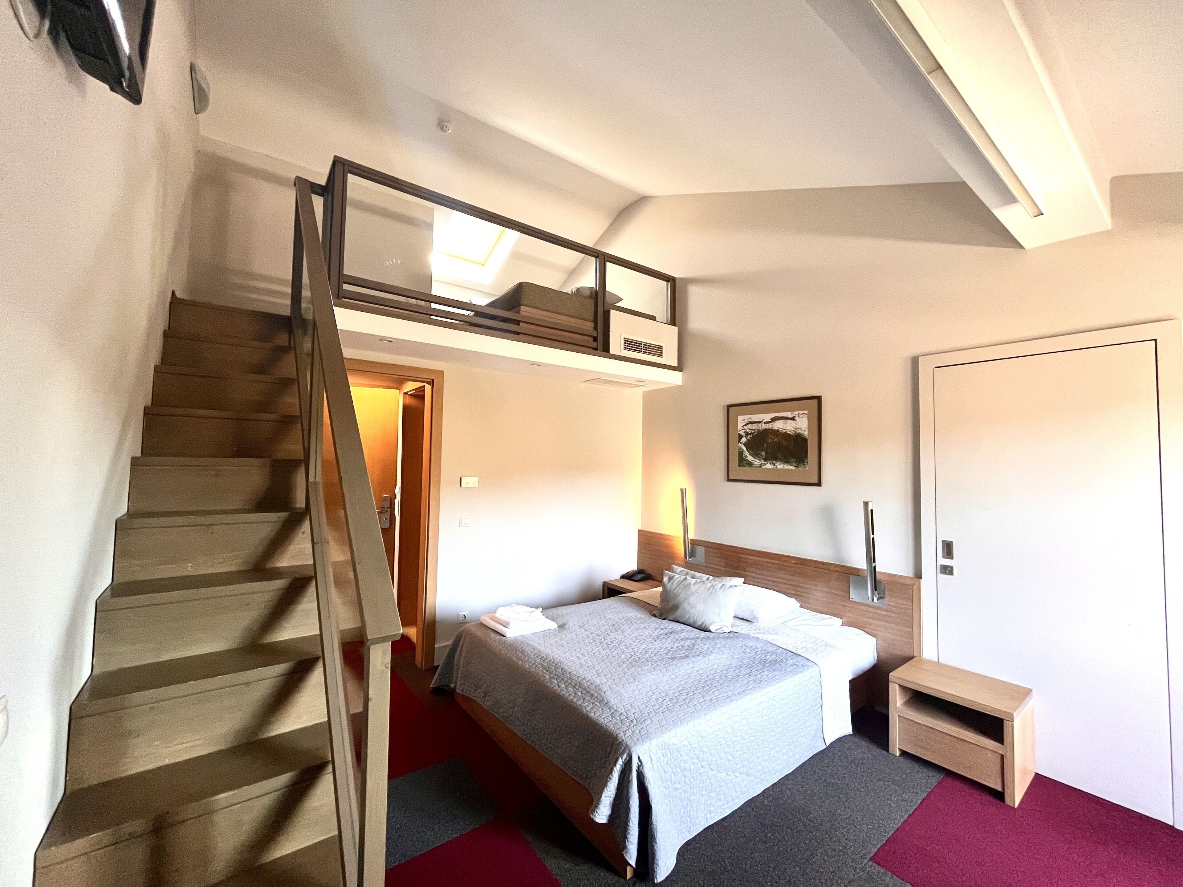 Minibar, in-room safe, free WiFi
