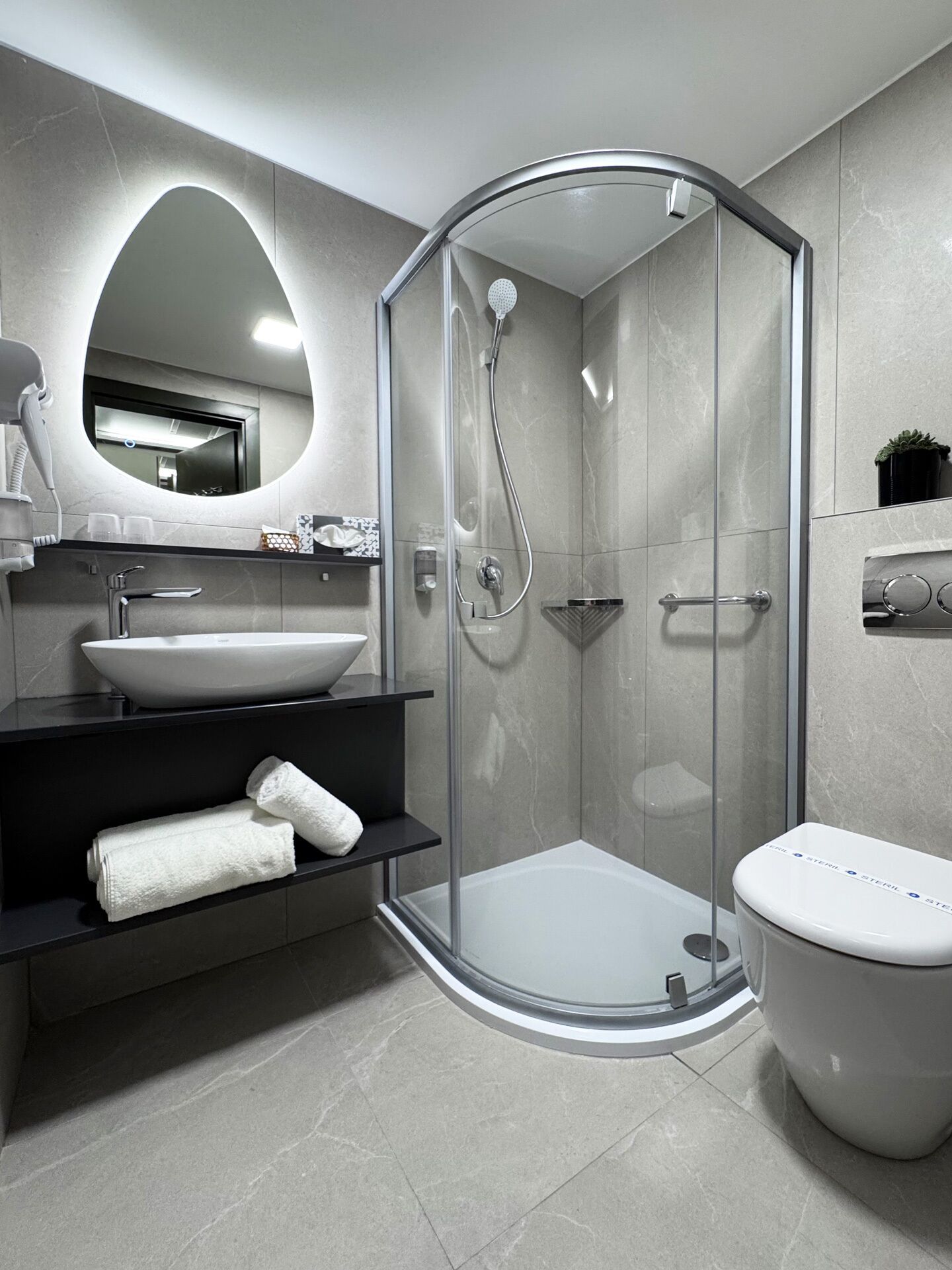 Minibar, in-room safe, free WiFi