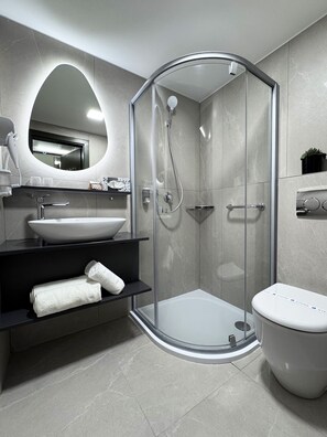 Minibar, in-room safe, free WiFi