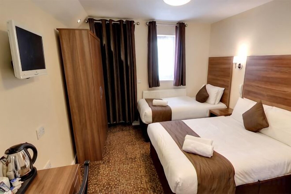 Select Comfort beds, in-room safe, desk, blackout drapes