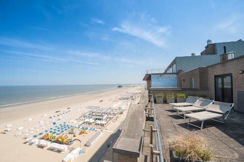 In Strandnähe, weißer Sandstrand