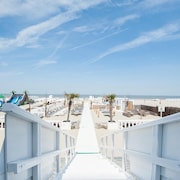 Beach Hotel Helios by CW Hotel Collection