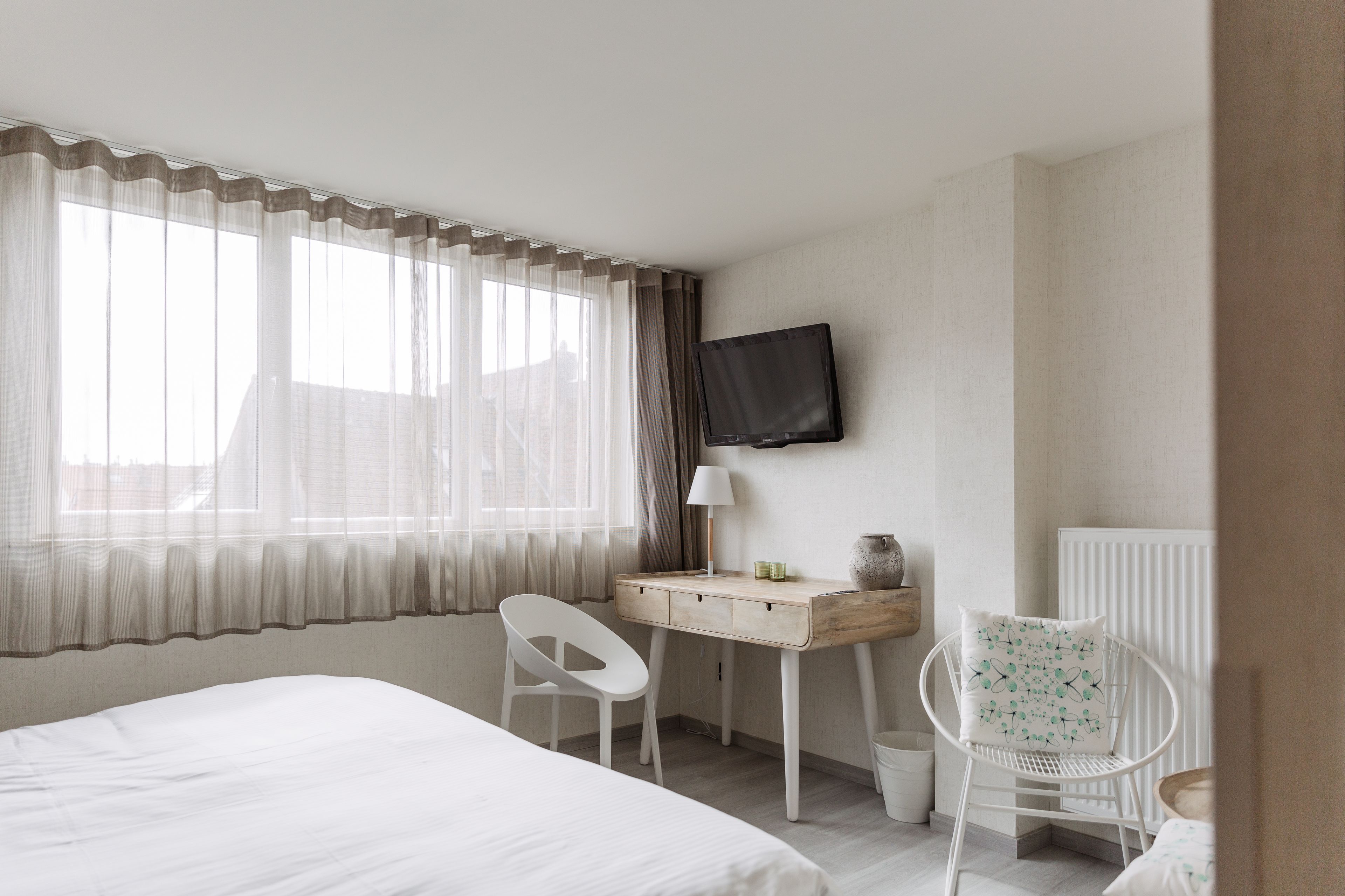 minibar, in-room safe, desk, laptop workspace