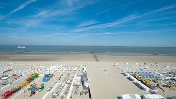 Playa en los alrededores y playa de arena blanca 