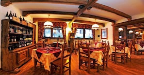 Breakfast and dinner served, Italian cuisine