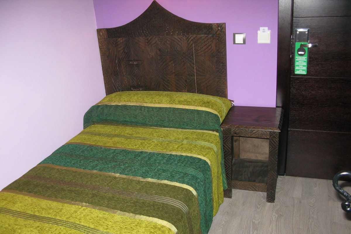 Single Room | Down comforters, in-room safe, desk, blackout drapes