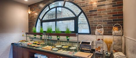 Daily buffet breakfast (ILS 120 per person)