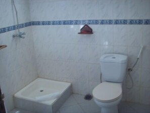 Bathroom - Nelly's Inn (Dar es Salaam)