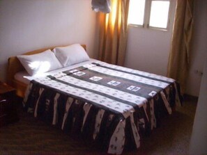 Desk, cribs/infant beds, free WiFi - Nelly's Inn (Dar es Salaam)