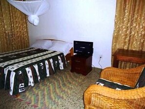 Standard Room | Desk, cribs/infant beds, free WiFi