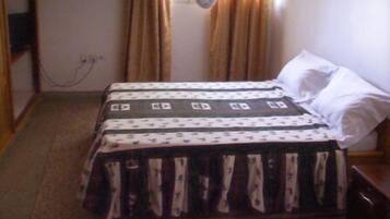 Desk, cribs/infant beds, free WiFi